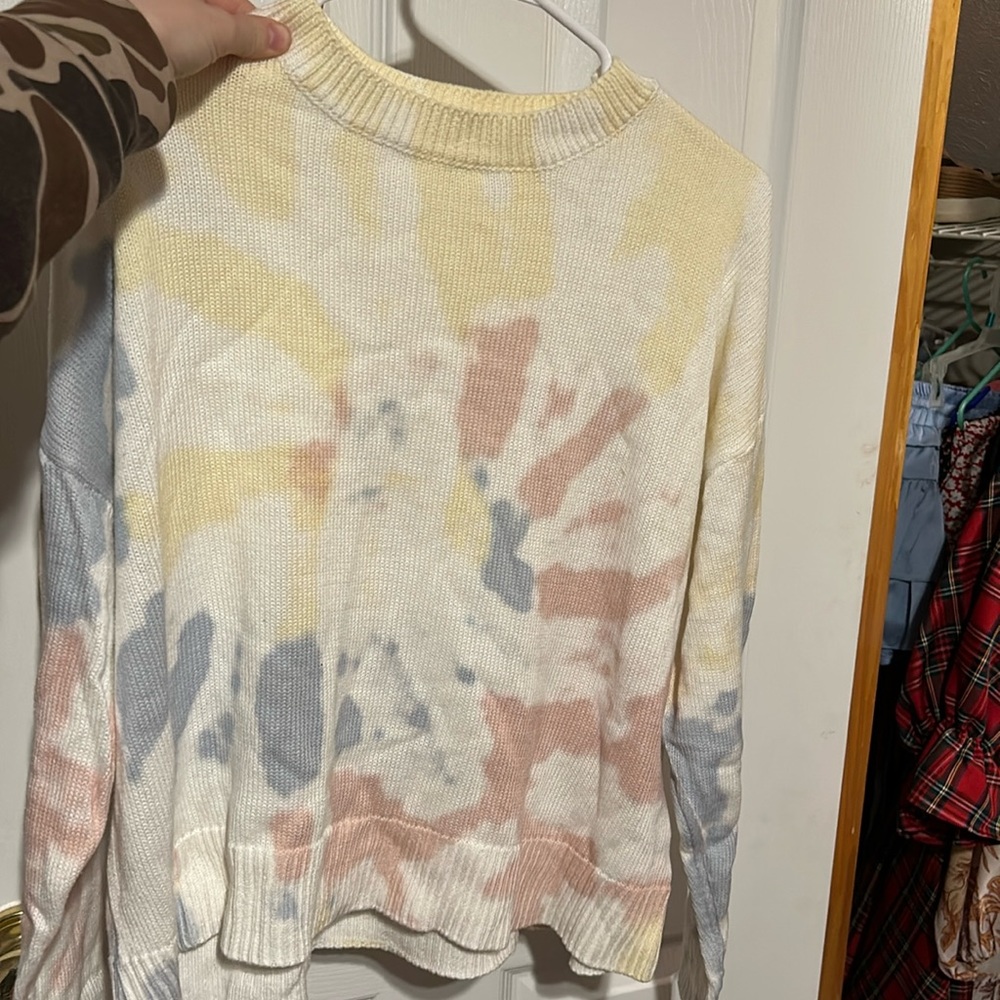 Cute multicolor sweater! Size medium